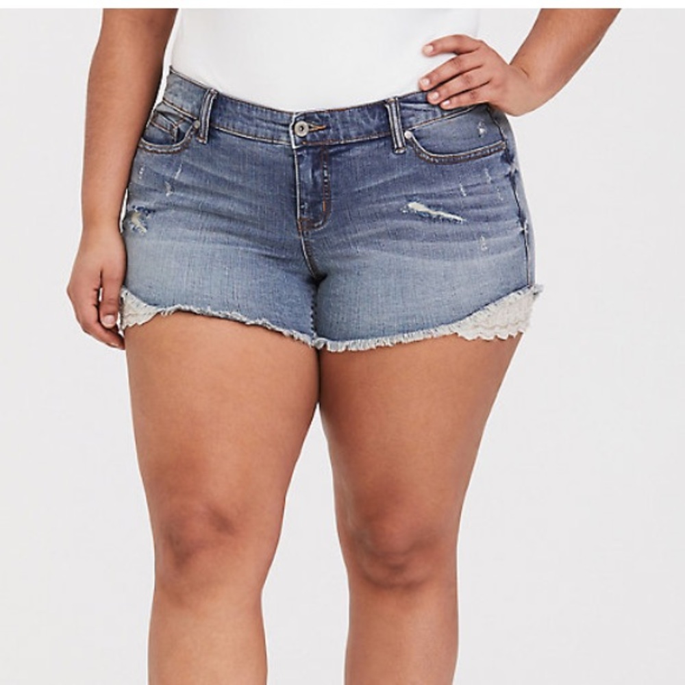 EUC Torrid Lace Beaded Trim Fringe Jean Shorts
